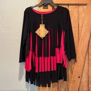 NWT Blk/fuscia carwash top